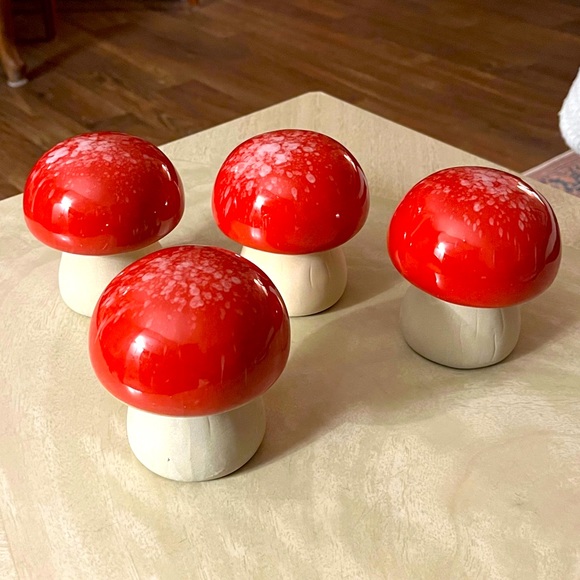 🍄Cute Groovy Red Crème Ceramic Stoneware Glazed Home Decor Fine Art Mushrooms🍄 - Picture 4 of 7